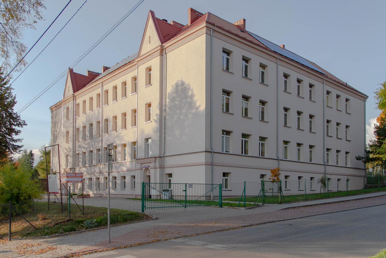 Budynek szkoły 1